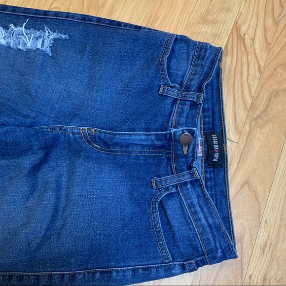 FASHION NOVA RIPPED JEANS - Picture 2 of 5